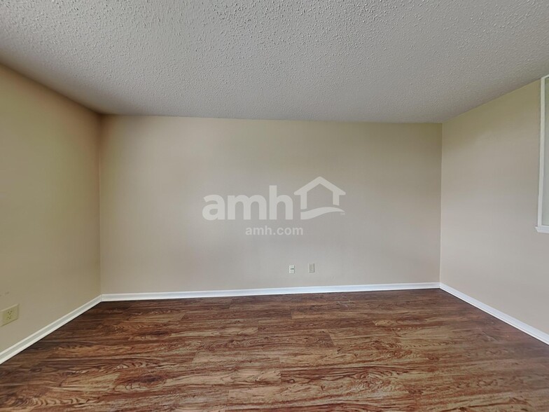 Building Photo - 5635 Olive Branch Way