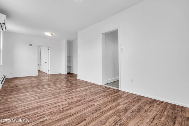 Building Photo - 3022 S Wood Ave
