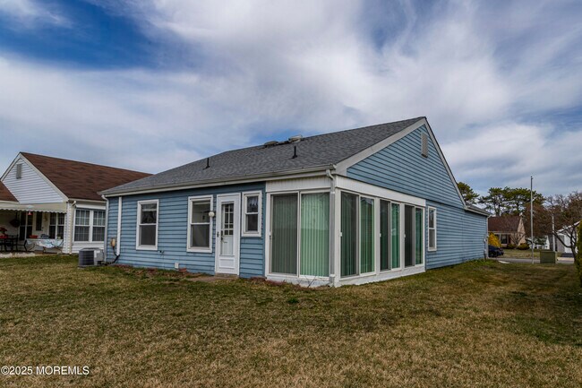 Building Photo - 73 Buckingham Dr N