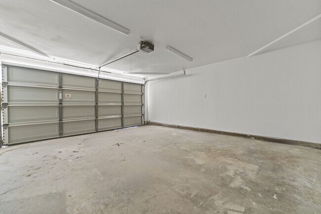 Building Photo - 600 S Brookhurst Rd