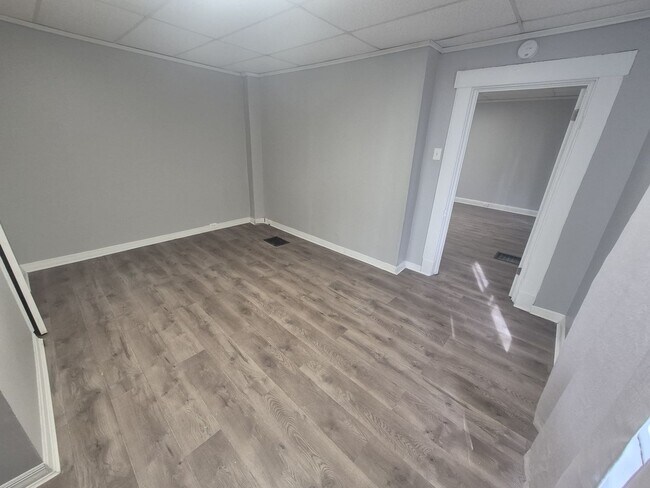 Building Photo - 231 Oak St