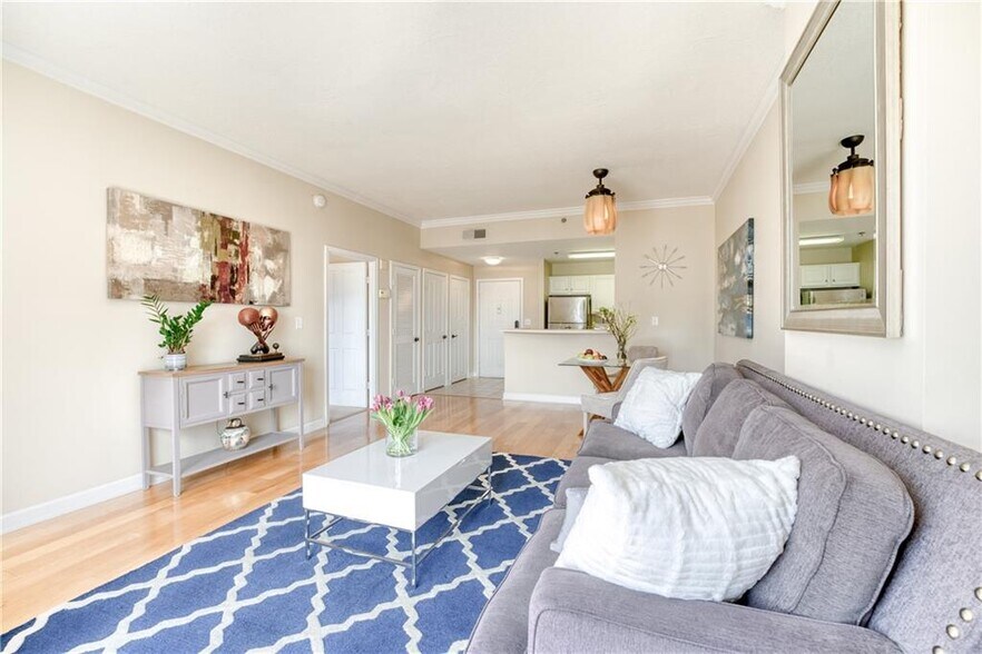 Building Photo - 1101 Juniper St NE