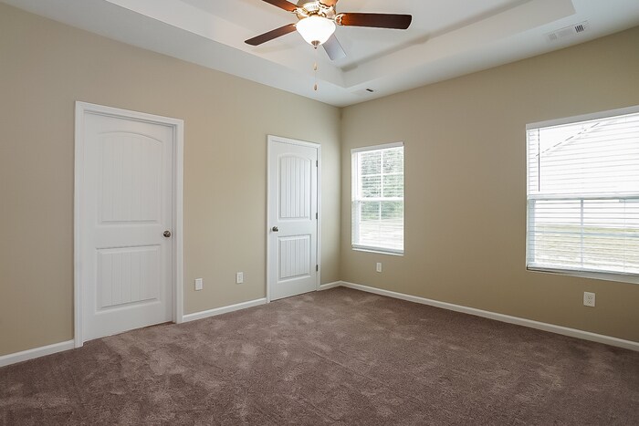 Building Photo - 1232 Oak Ln