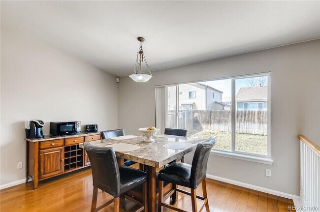 Building Photo - Beautiful 4 bedroom 3.5 bathroom single fa...