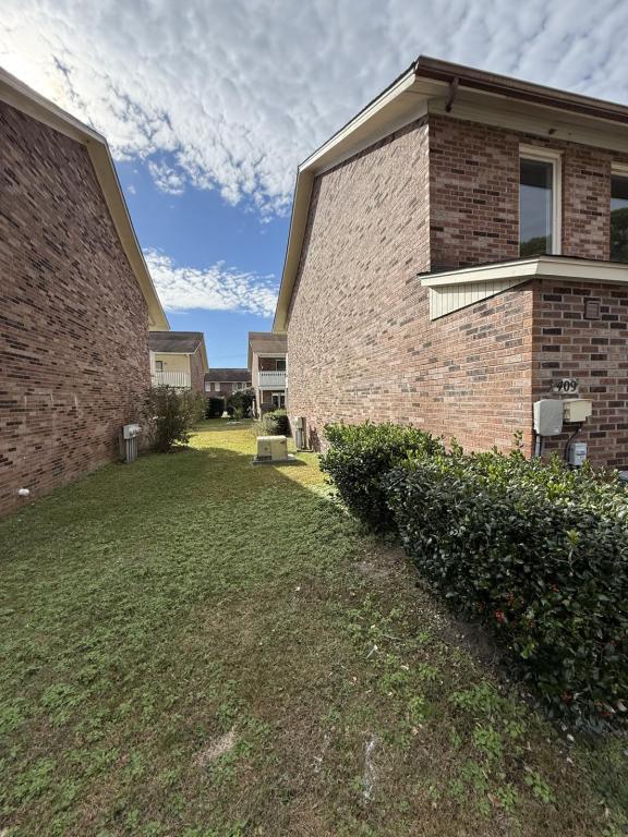 Building Photo - 409 Garden Dr