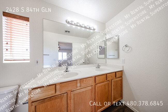 Building Photo - 2428 S 84th Gln