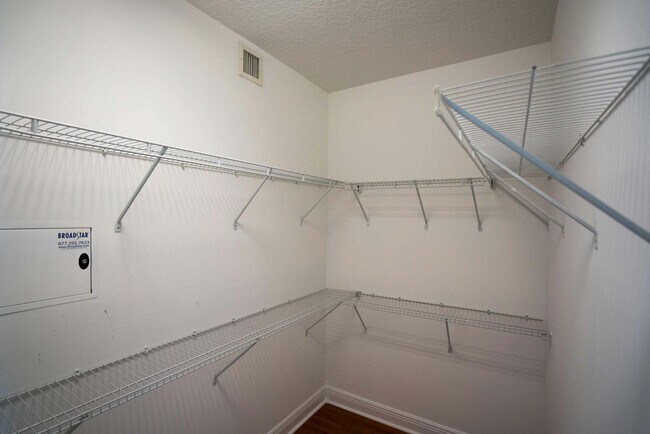 Building Photo - 610 Clematis St