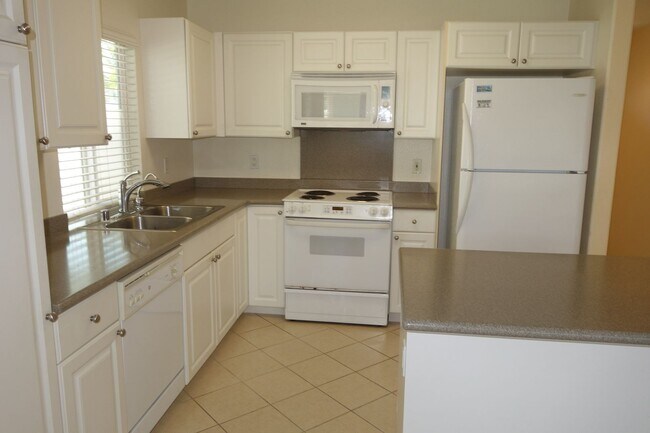 Building Photo - Available Now!  Beautiful 4 BD / 3 BA House in Ocean Pointe!