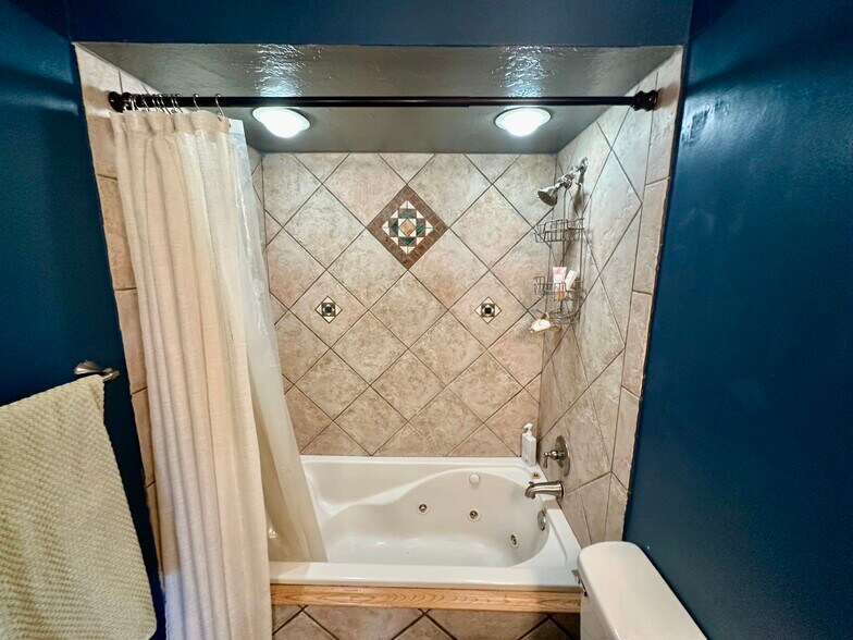 Building Photo - 4492 Brook Dr