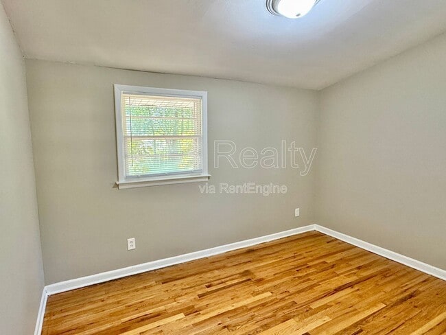 Building Photo - 3600 Nottingham Rd