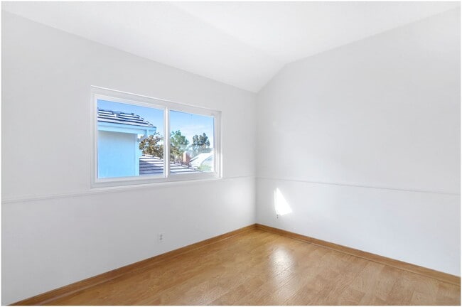 Building Photo - Beautiful Woodbridge Home!