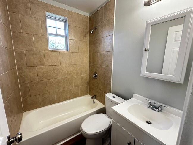 Building Photo - 4632 Hillside Rd SE