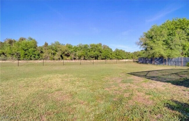 Building Photo - 836 Woodridge Cir