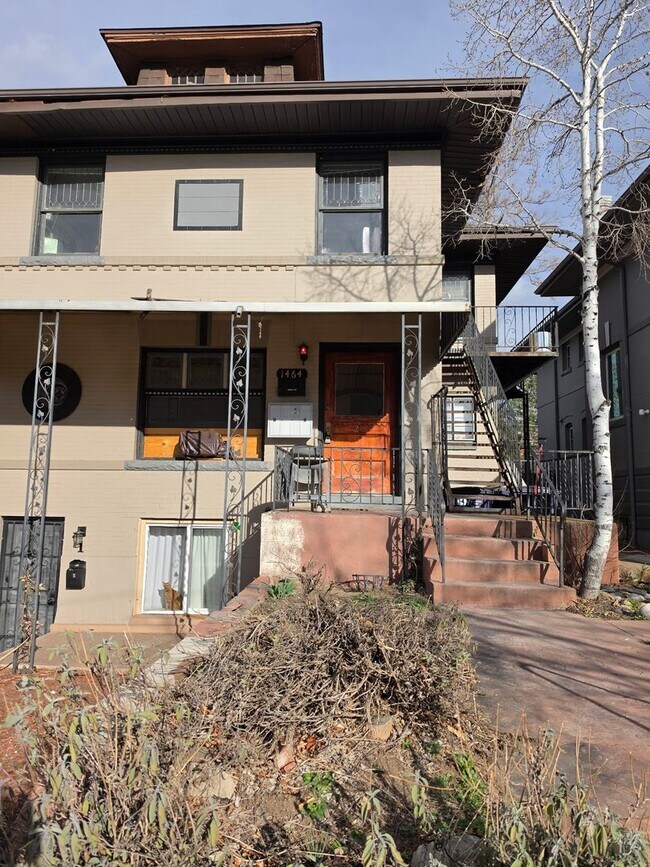 Building Photo - Studio Apartment Close to City Park!