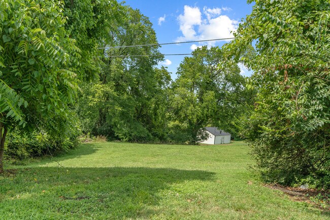 Building Photo - 2 Skyview Dr
