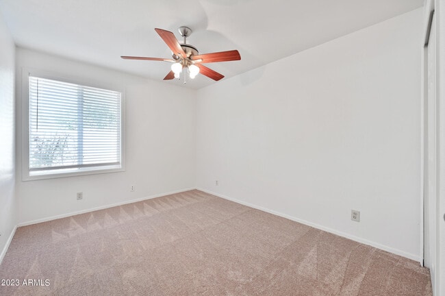 Building Photo - 313 S Ocean Dr