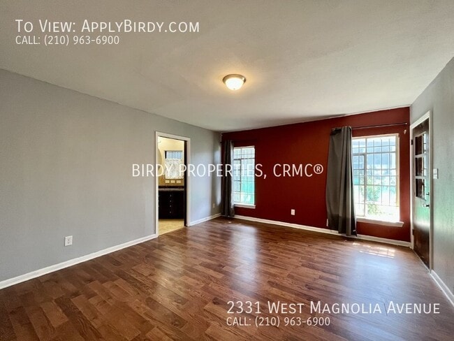 Building Photo - **3 Bed, 2 Bath Home with Detached Garage/...