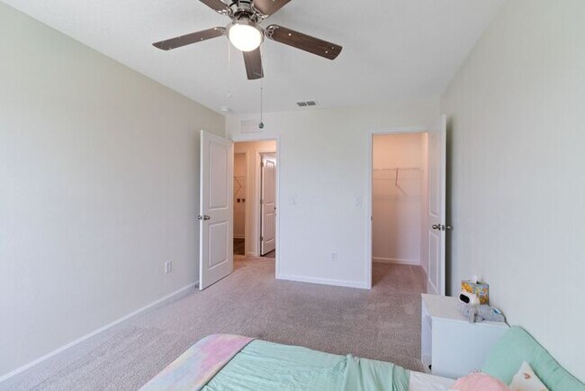 Building Photo - 4 Bed, 2.5 Bath Hidden Creek Home for Lease!