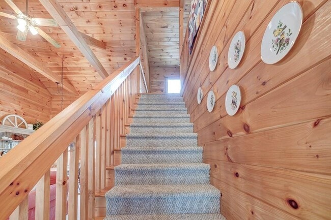 Building Photo - 325 White Water Run
