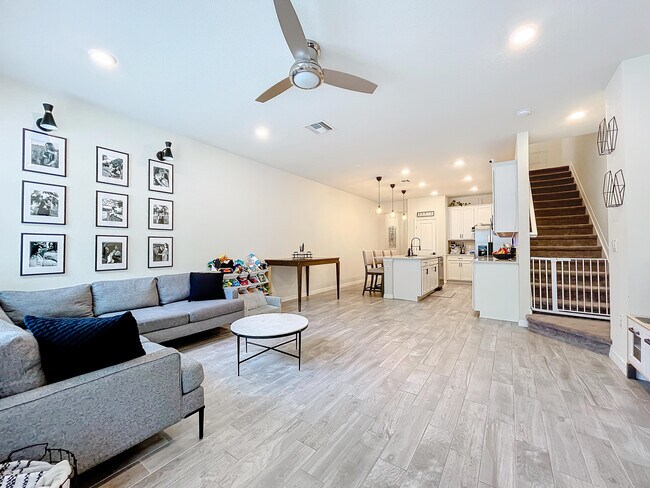 Building Photo - 2757 Troubadour St