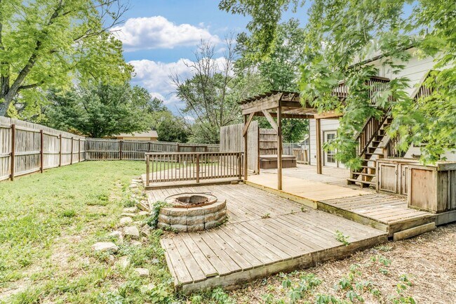 Building Photo - Completely renovated 4 bedroom, 3 bathroom...
