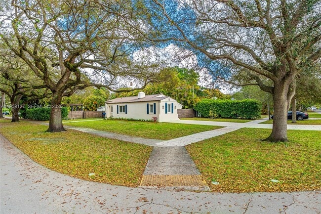 Building Photo - 295 De Leon Dr