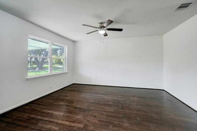 Building Photo - 2534 Roy Cir