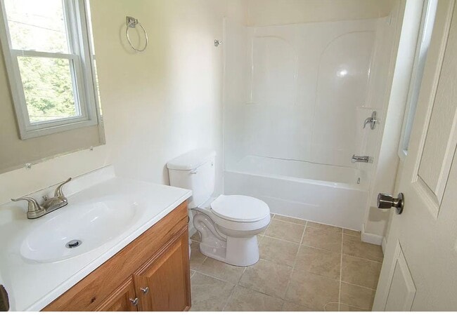 Building Photo - 45 Sterling St