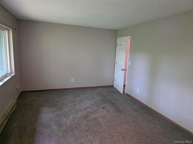 Building Photo - 4 Hudson Heights Dr