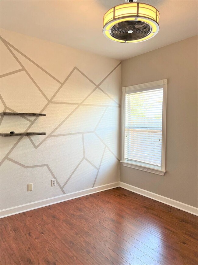Building Photo - Renovated 3-bedroom Home in Huttoparke
