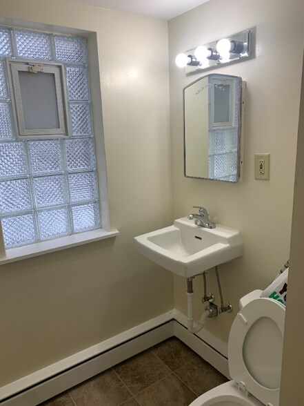 Building Photo - 924 Cleveland Ave S