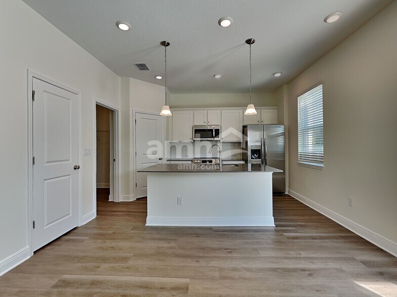 Building Photo - 27067 St Andrews Ave