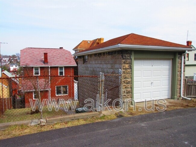 Building Photo - 818 Woodbourne Ave