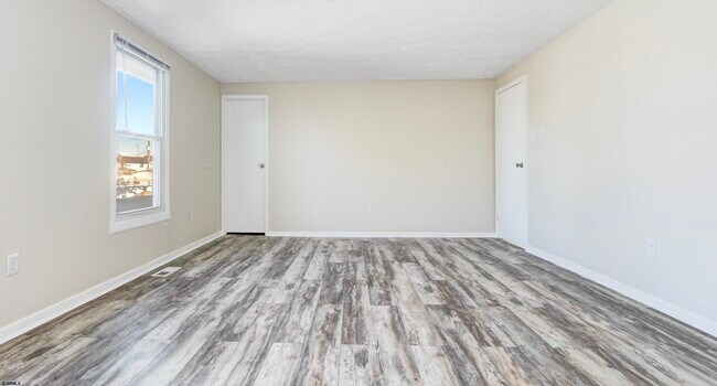 Building Photo - 1649 N Missouri Ave