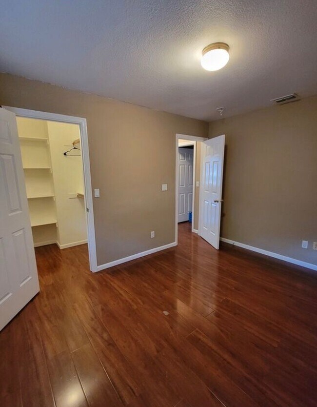 Building Photo - 2249 Fallwater Ln