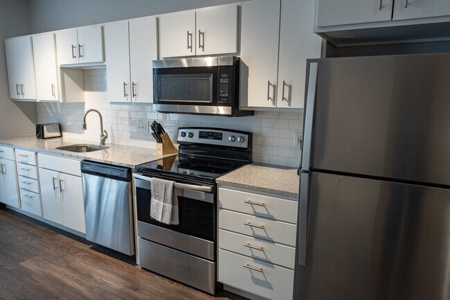 Building Photo - 2301 Ingersoll Ave