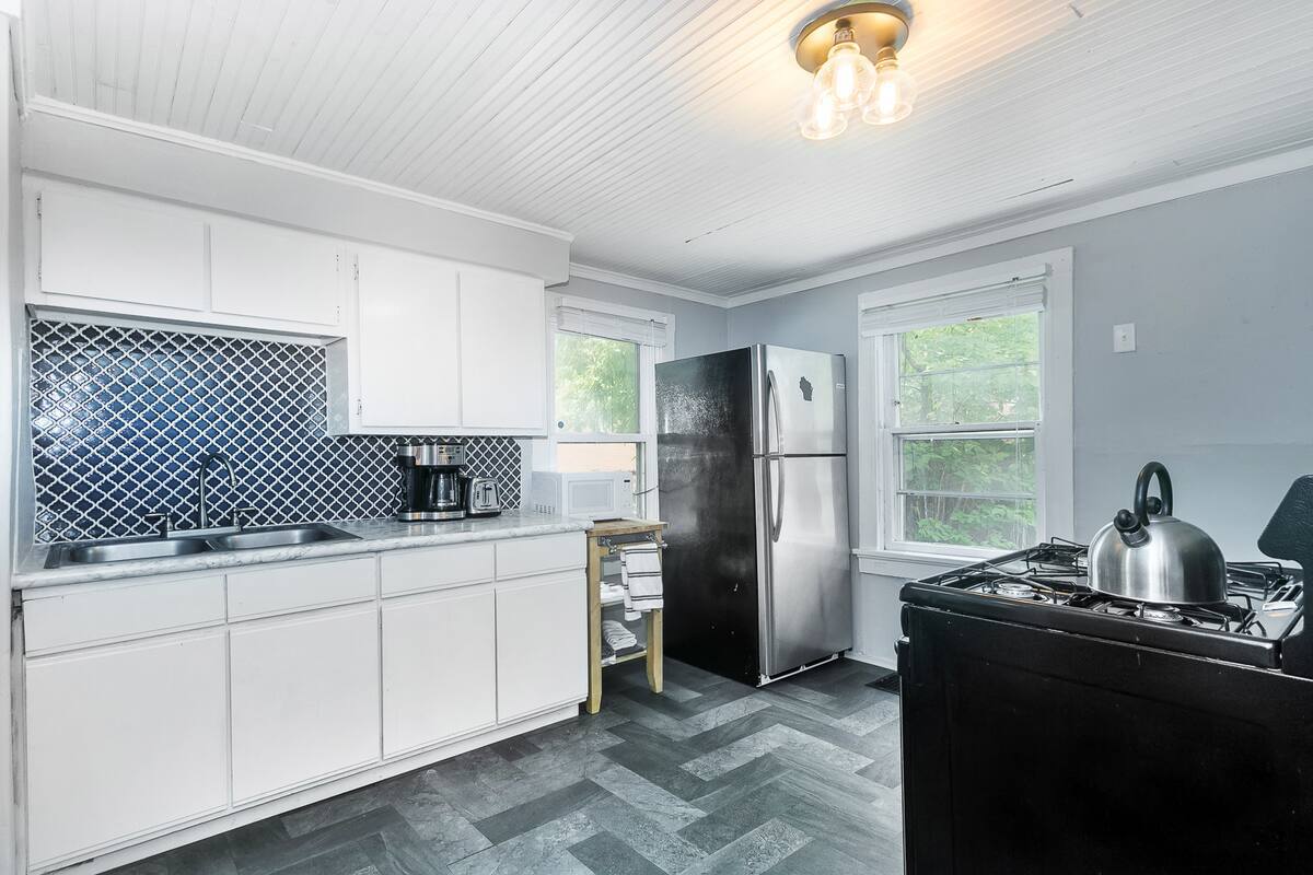 Building Photo - 405 W Doty St