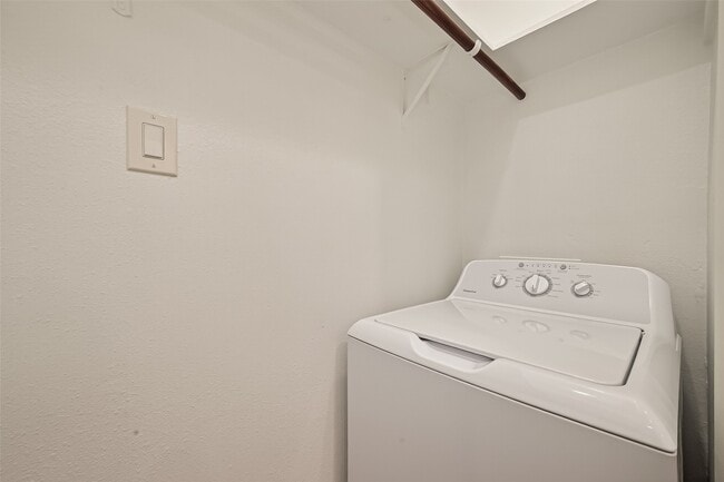 Building Photo - 8801 Hammerly Blvd