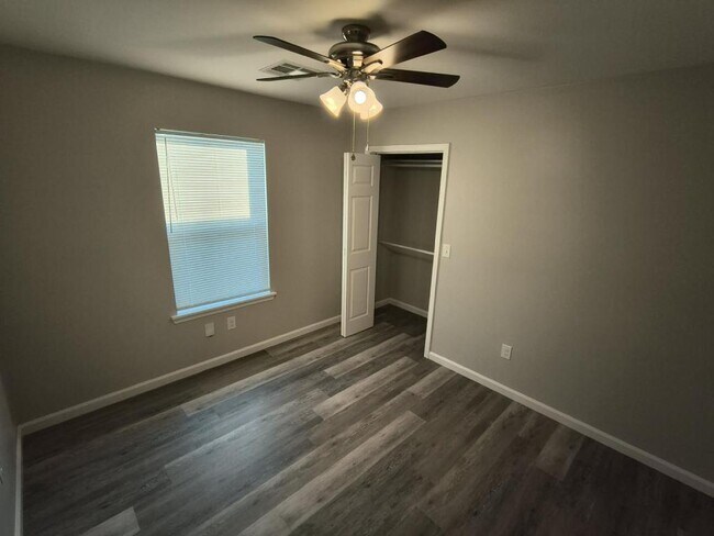 Building Photo - 1007 N Quincy Ave