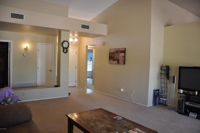 Building Photo - 721 N Woodrose Pl