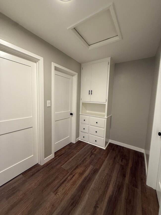 Building Photo - Centrally Located Single Story Updated Home