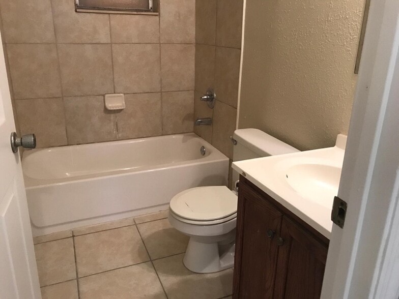 Building Photo - 331 A Ln