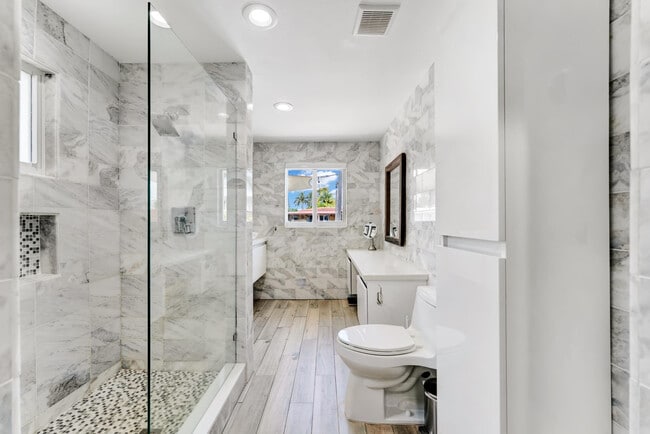 Building Photo - 2291 SE 15th St