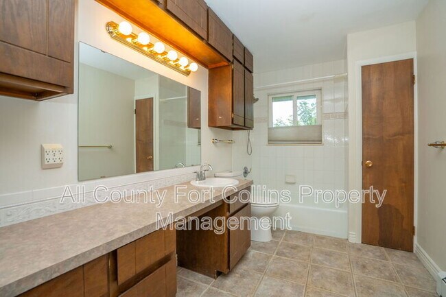 Building Photo - 508 Louise Ln