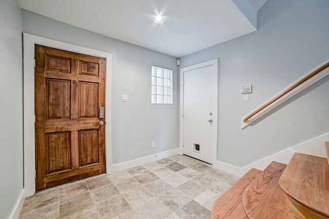 Building Photo - 5838 Larkin St