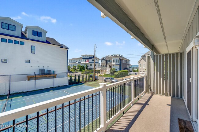 Building Photo - 2 Island View Way