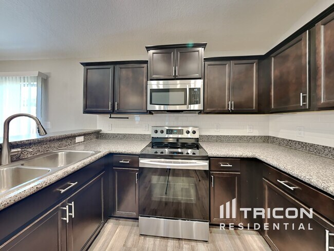 Building Photo - 229 Cascara Ln