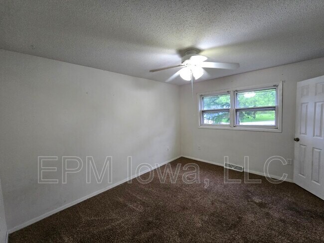 Building Photo - 1407 Robin Rd