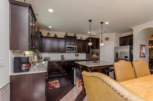 Building Photo - 255 Mimosa Dr