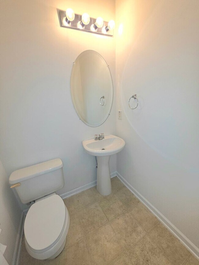 Building Photo - Townhome In Park West